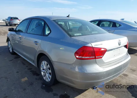 2013 Volkswagen Passat 2.5L S из США, поврежденный, VIN 1VWAH7A39DC109637